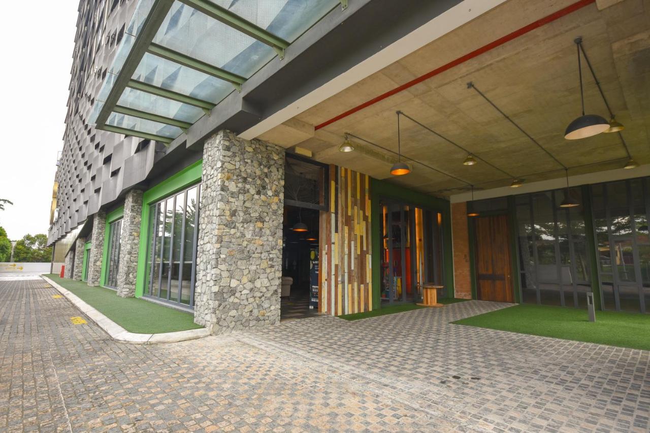 Cube 8Teens By Nest Home Johor Bahru Exterior photo